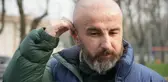 Saç ektirmek için gitti, kulak zarı patladı