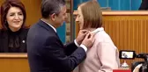 AK Partili eski bakan Selma Aliye Kavaf, CHP rozeti taktı