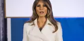 ABD, Melania Trump'ın pozunu konuşuyor