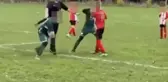 10 yaş altı futbol maçında skandal görüntüler: Veliler sahaya dalıp birbirine girdi