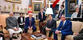 Trump sabıka fotoğrafını Oval Ofis'e astı