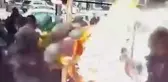Uçan balonlar aniden patlayarak alev aldı, bir kişi yaralandı