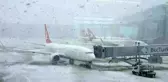 İstanbul Havalimanı'nda kar yağışı nedeniyle seferler iptal edildi