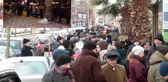 Dondurucu soğukta ucuz et kuyruğu! Geceden sıraya girip saatlerce bekliyorlar