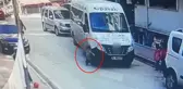 Servis minibüsü top oynayan 5 yaşındaki çocuğu ezdi