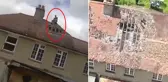 Böyle komşu düşman başına! Evin çatısındaki kiremitleri söktü