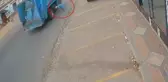 Kim bilir ne derdi vardı! Güpegündüz sokak ortasında böyle canına kıydı