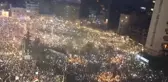 Sırbistan'da 'ülke tarihinin en kalabalık protestosu' düzenlendi