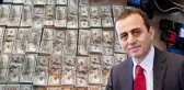 Gizli kasanın tüm mekanlarından para fışkırıyor! Balya balya dolar çıktı
