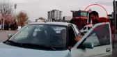Aracına arkadan çarpan şoförün yanına koşup elini öptü
