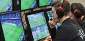 Canlı yayında skandal! VAR hakemleri, VAR masasında bahis oynarken yakalandı