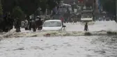 Hindistan ve Nepal'de şiddetli yağışlar can almaya devam ediyor