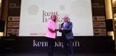 Altınova Belediye Başkanı Fazlaca'ya Kent&Başkan Ödül Töreni'nde büyük onur