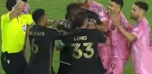 Luis Suarez takım arkadaşını ısırdı
