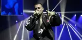 Ezhel'e konserde iç çamaşırı atıldı, sonrası daha da iğrenç