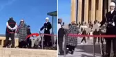 Anıtkabir'de nöbet tutan askerin görüntüsü izleyenleri ikiye böldü
