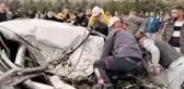 Tırla çarpışan otomobil hurdaya döndü: 1 ölü, 1 yaralı