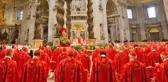 Vatikan'da papalık yarışı! Dış dünya ile iletişim kesildi, sonuçlar dumanla ilan edilecek