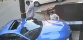 Kameralar kayıttaydı! Boşandığı eşine sokak ortasında dehşeti yaşattı