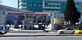 Devlet hastanesinin bahçesinde husumetlisini vurdu