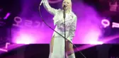 Ece Seçkin konserinde panik yaratan anlar