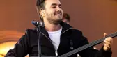 Mustafa Ceceli, mağaza açılışında sevenleriyle buluştu