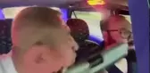 Aracına bindiği taksi şoförünü silahla tehdit edip gasbetti