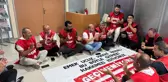 Karşıyaka Belediyesi işçileri, maaş alamadıkları gerekçesiyle eylem yaptı