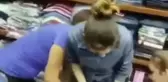 Mağazadan pantolon çalmaya çalışırken yakalanan genç kız çalışanlar tarafından darp edildi