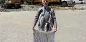 Balıkçı Kenan, boynuna astığı balıklarla Ekrem İmamoğlu'nu protesto etti