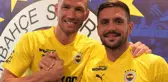 Taraftardan büyük tepki var! Tadic ve Dzeko'ya mutfakta plaket verildi