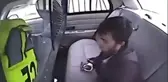 Polis aracından kaçmak istedi, sonu korkunç bitti