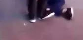 Bir grup çocuk bıçak çekip öldüresiye darp ettikleri akranlarının videolarını sosyal medyada paylaşt
