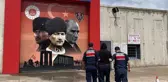 Arkadaşını silahla vurdu, taksi bagajından çıkarken yakalandı