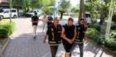 İlişki vaadiyle buluştukları 3 çocuğu dövüp paralarını aldılar