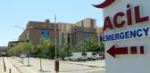 Uyuyan çocuklarını bıçaklayıp kendini ağır yaraladı