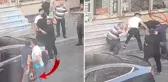 Cadde ortasında yaşlı adamı sopayla darbettiler