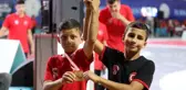 Hükmen galibiyeti kabul etmeyip güreşti, mağlup olunca 