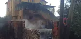 Otları temizlemek isterken komşusunun evini yaktı