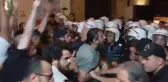 Leman dergisi önünde protesto! Polis ile göstericiler arasında arbede