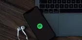 Spotify uygulamalarıyla tepki çekiyor: Peygamberimize hakaret eden başlıklarla listeler var