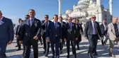 Özel ve Kılıçdaroğlu 'mutlak butlan' krizinin ardından ilk kez cenazede bir araya geldi
