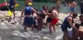 Rafting merkezinde 'can yeleği giyme' kavgası: Tekme, yumruk ve kürekler havada uçuştu