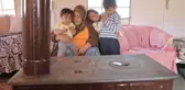 Görüntü Türkiye'nin güneyinden! Gündüz gölge arıyorlar, gece soba yakıyorlar