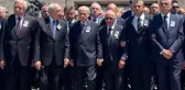 Altan Öymen'in cenaze törenine damga vuran görüntü
