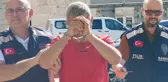 Eşini ve kızını hastanelik etti, polise bıçak çekip direndi