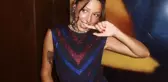 Zeynep Bastık'tan sahne ortasında nefes kesen oryantal şov