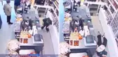 Bayıltan mesai! Zincir markette bir kasiyer fenalaşarak yere yığıldı