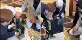 Kurdele kesmeye katıldı, iddia edilen ücret dudak uçuklattı