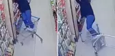 Zincir markette kahreden görüntüler! Rafları düzenlerken kabusu yaşadı